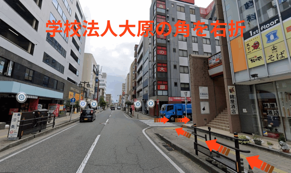 学校法人大原の角を右折