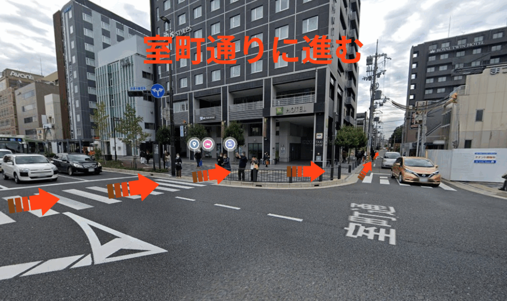 室町通りに進む