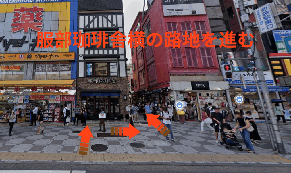 服部珈琲舎横の路地を進む