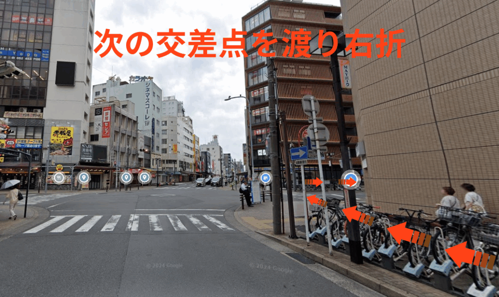 次の交差点を渡り右折