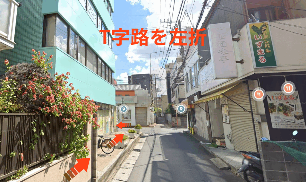 次のT字路を左折