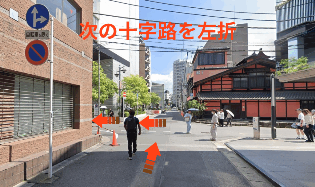 次の十字路を左折