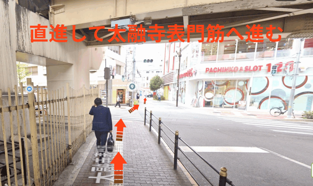 直進して太融寺表門筋へ進む