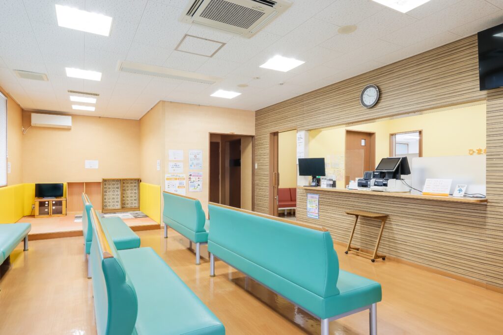 ひまわり耳鼻科待合室